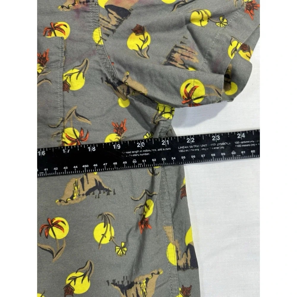 The North Face Size L Short Sleeve Baytrail Shirt Aviator Many Camp Tools Print